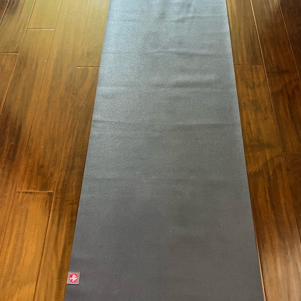 Manduka eKO SuperLite Yoga Mat - 1.5mm Travel, Foldable Mat, color: Midnight